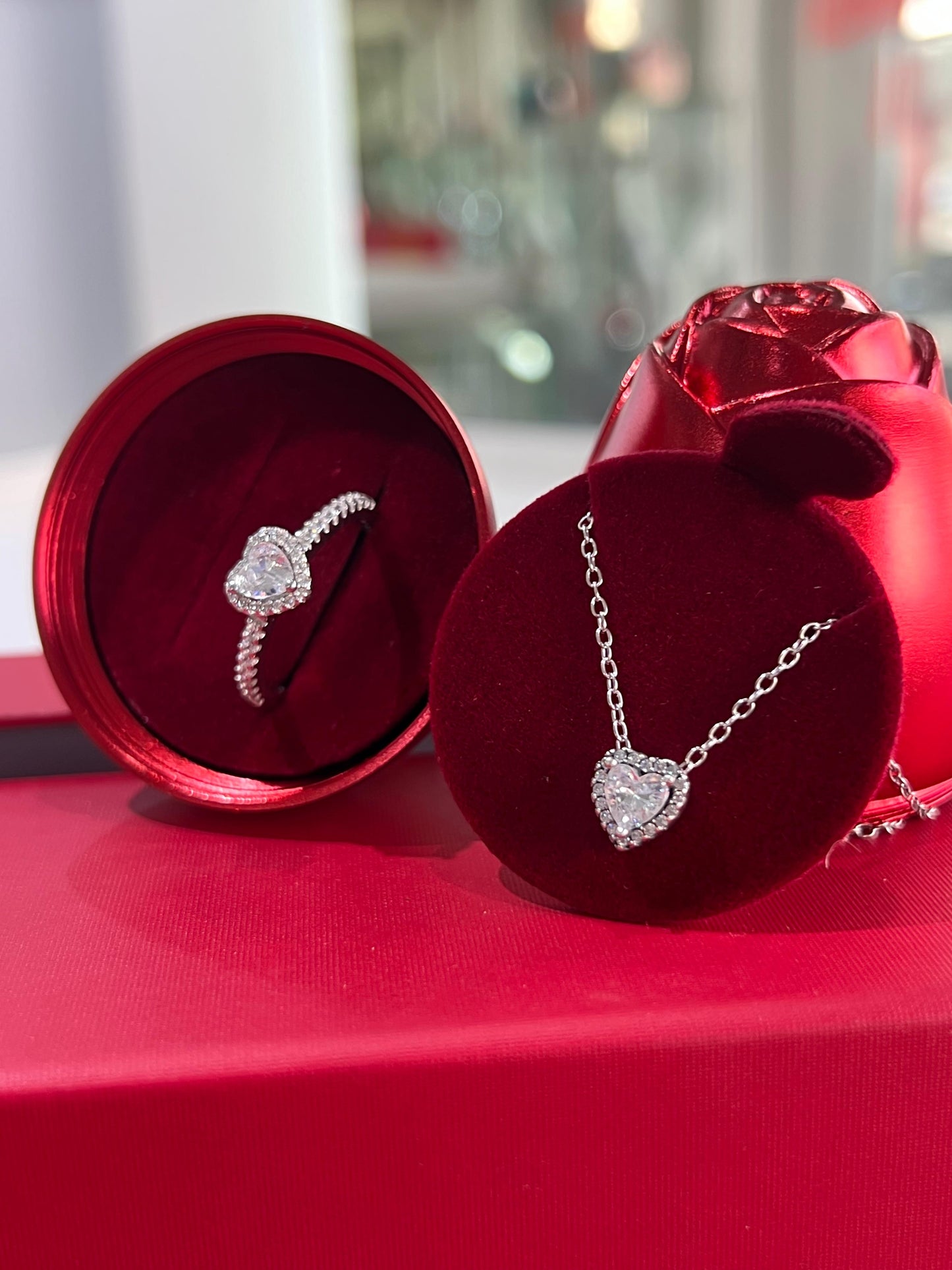 Fancy Metal Flower Valentine’s box🌹