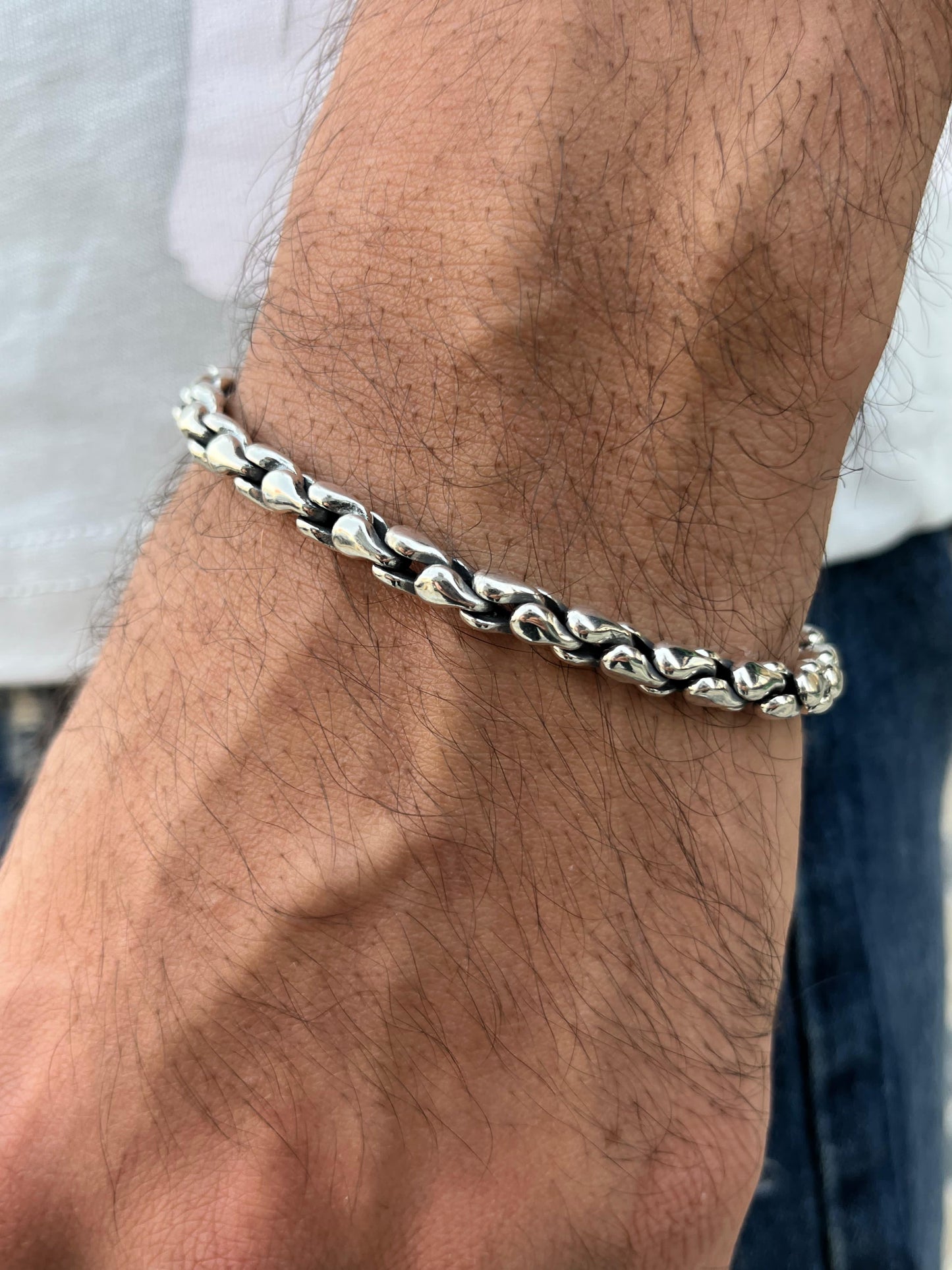 Sleek Linked Teardrops Bracelet in Italian Silver S925