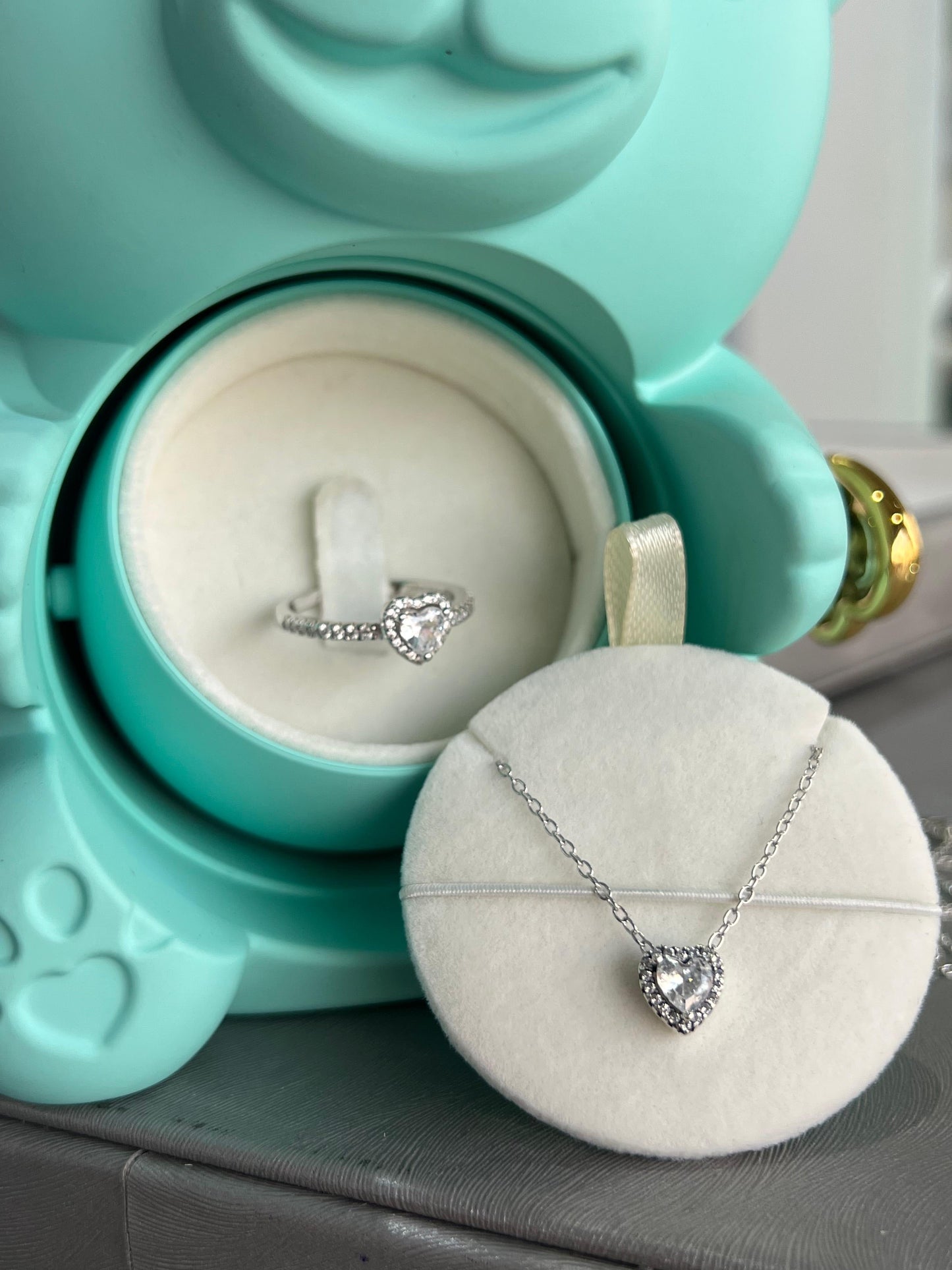 Blue Cute Teddy Bear Valentine’s Box -Natural Rose🧸