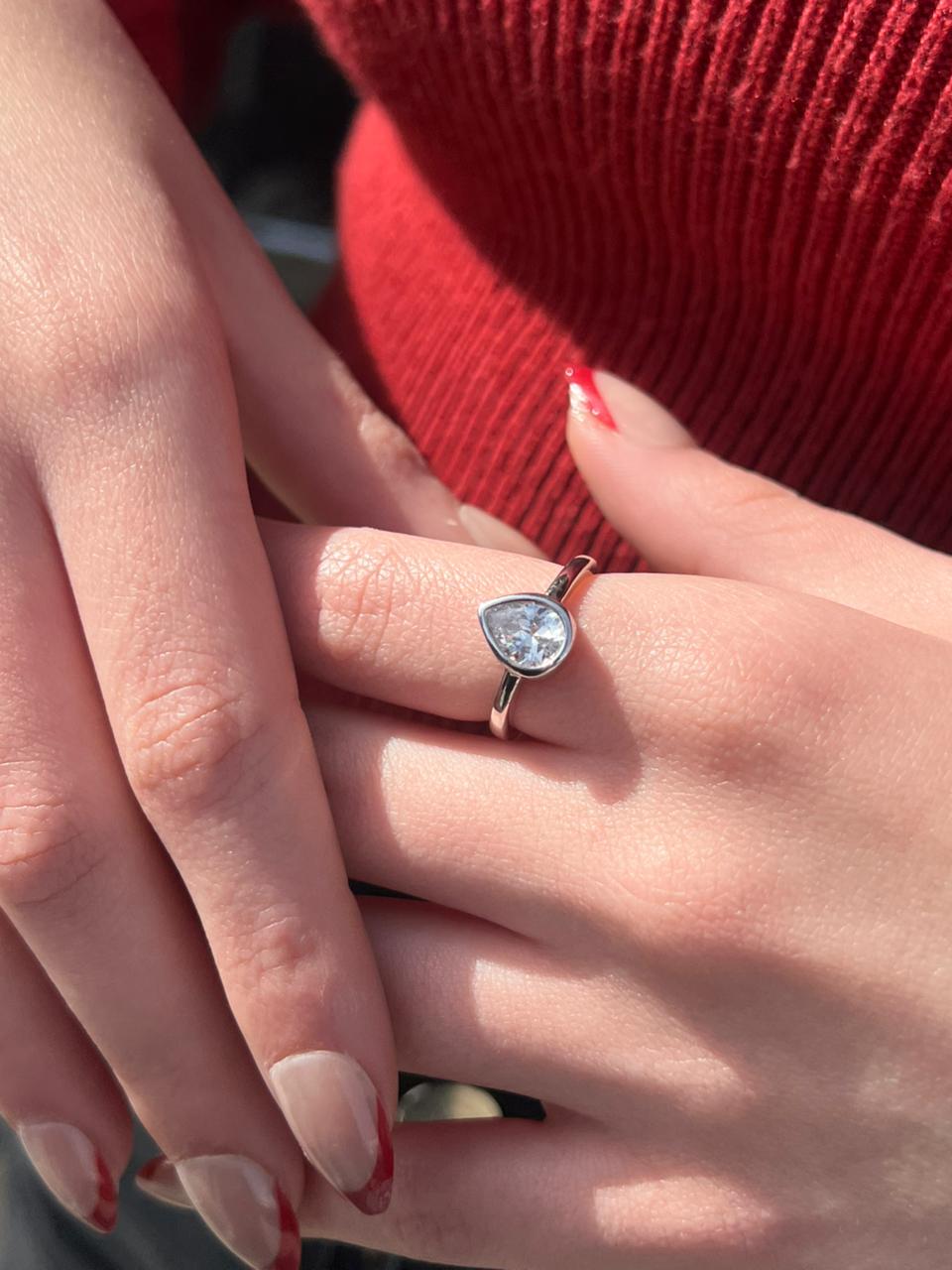 Zirconia teardrop in Sterling Silver -925