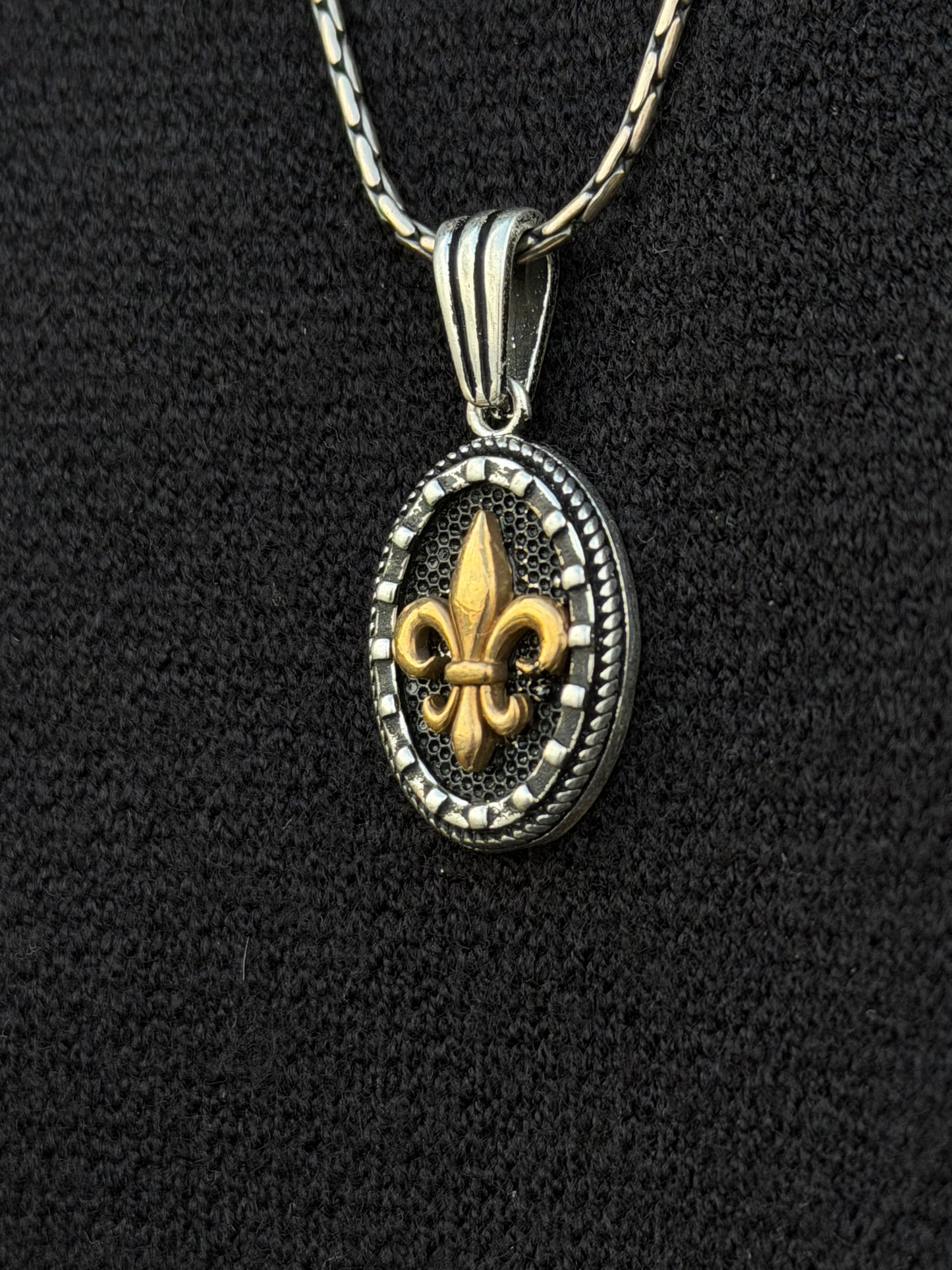 Fleur-de-lis Pendant – S925 Silver-3cm