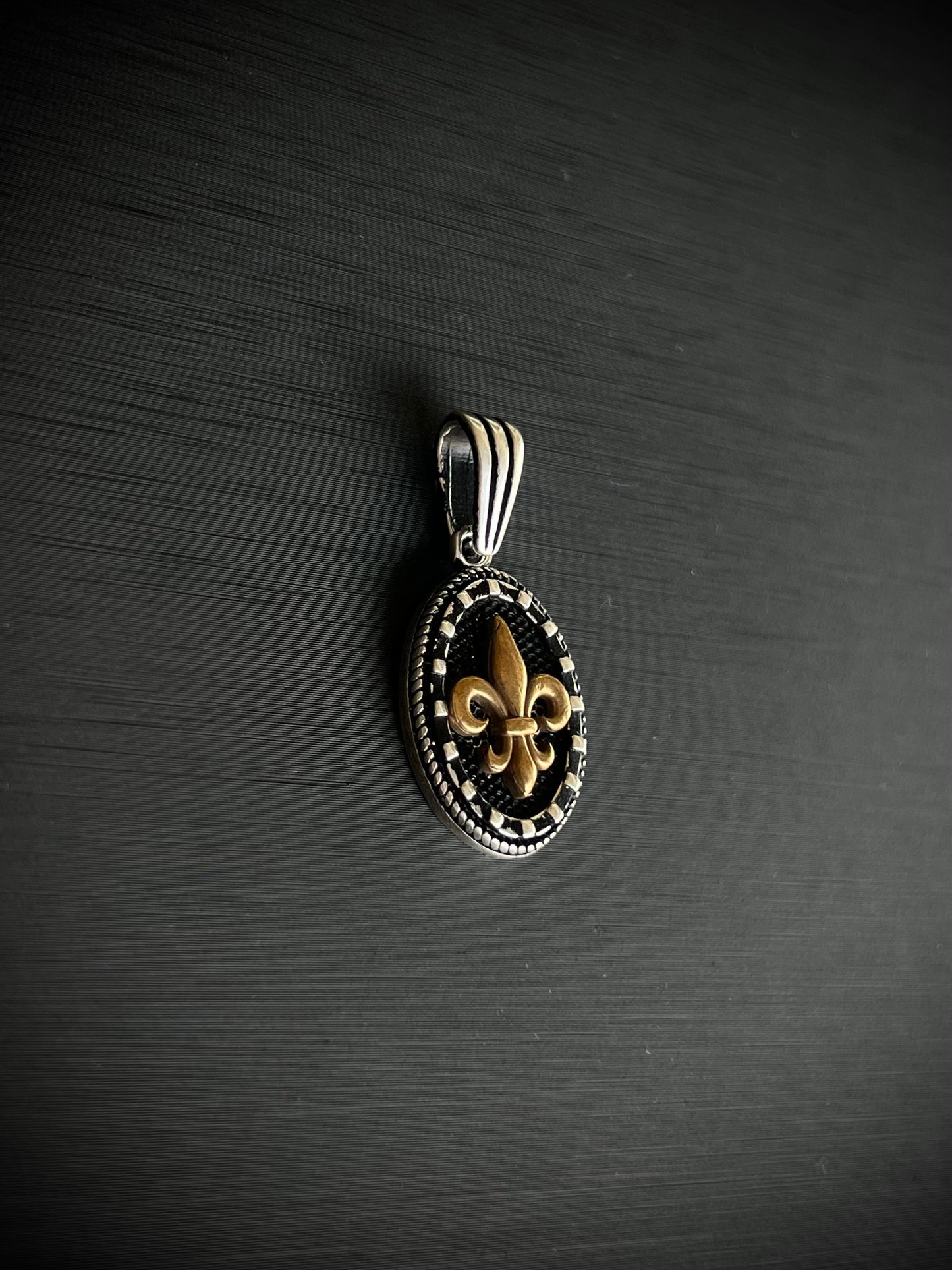 Fleur-de-lis Royal Pendant β S925 Silver-3cm