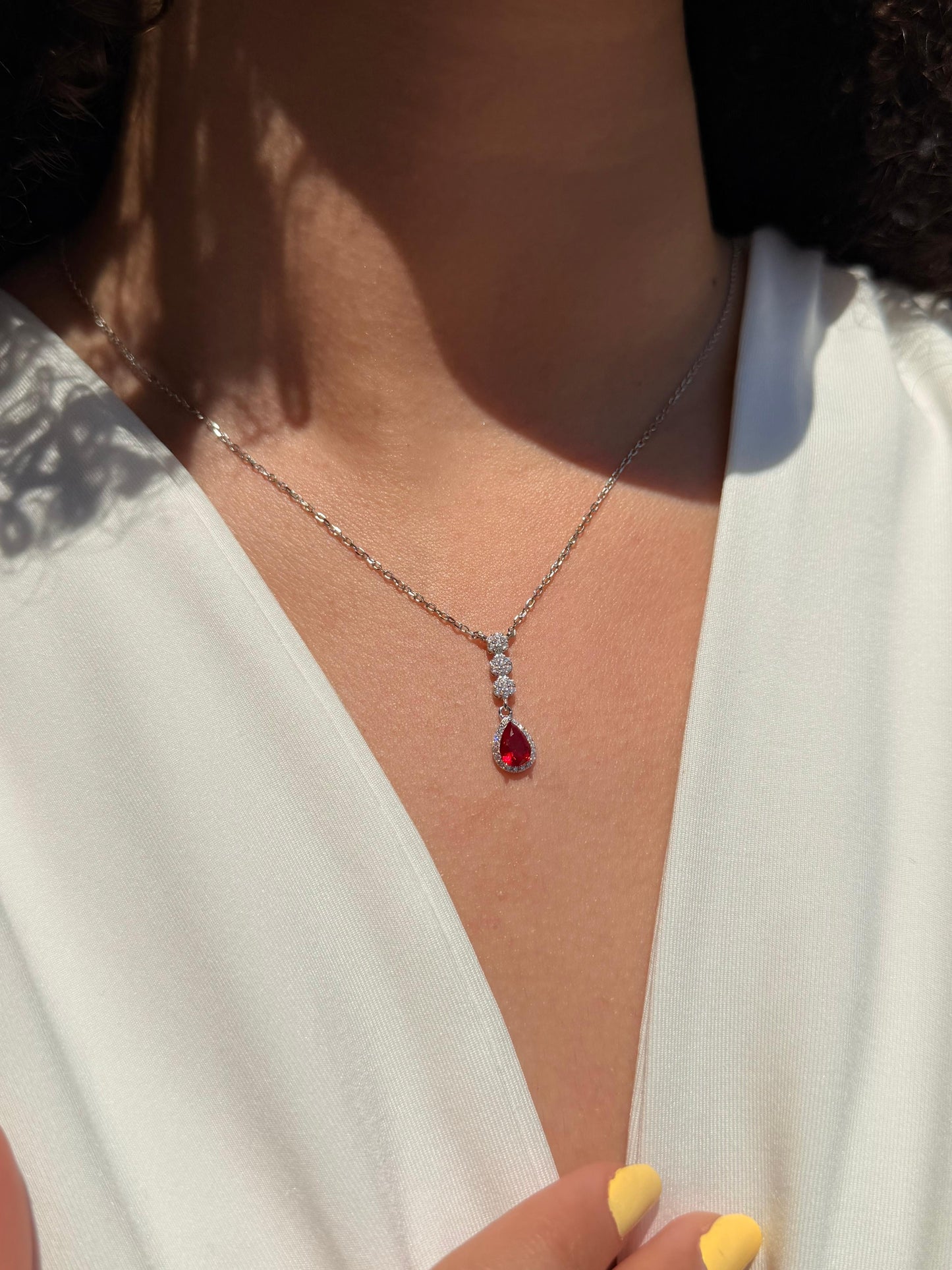 Pear-Shaped Red Stone Necklace in Sterling Silver 925s