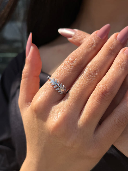 Dainty Leaf Ring in Sterling Silver -925