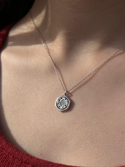 Rotating Necklace in Sterling Silver 925s