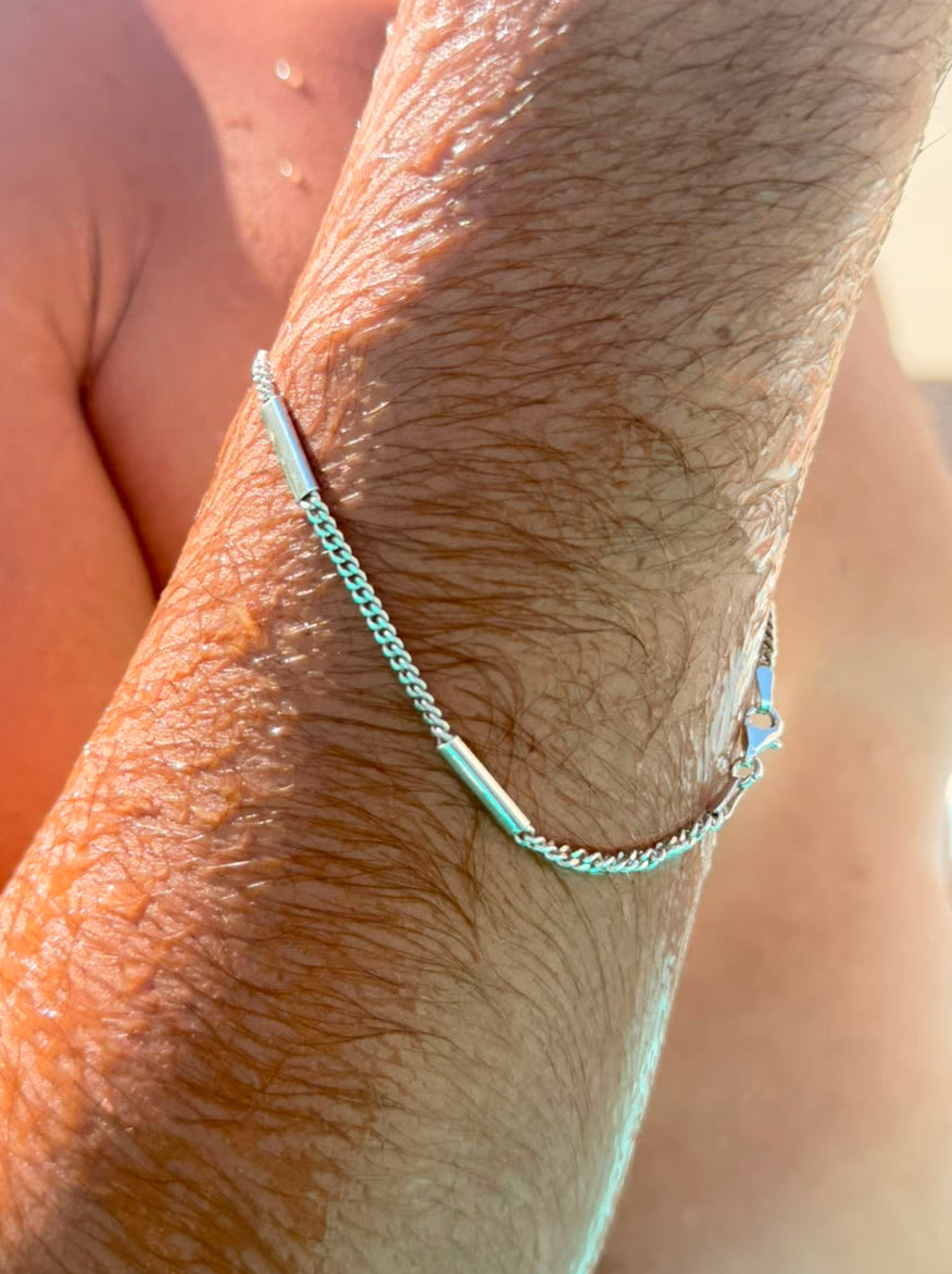 Sleek Bar Grommet Bracelet Sterling Silver 925s-22cm