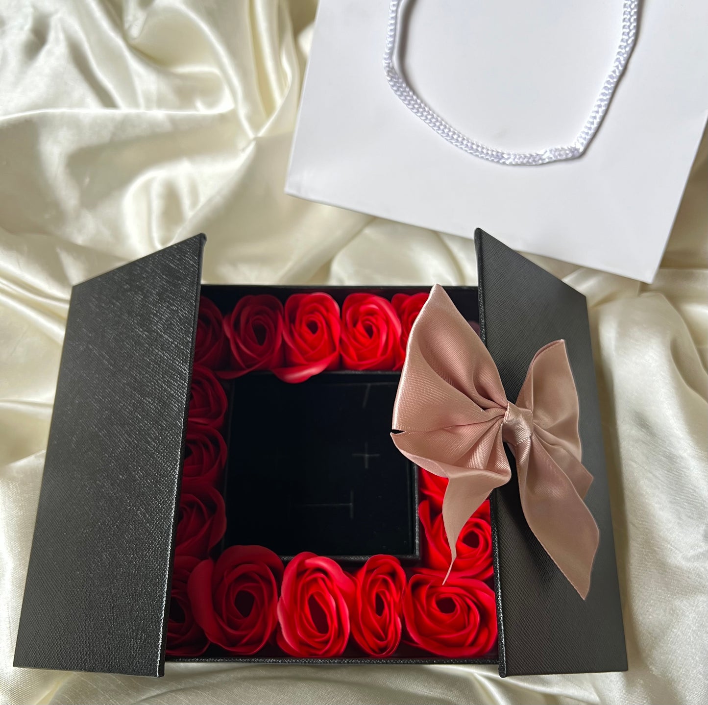 Large Black Flower Box 🖤🌹