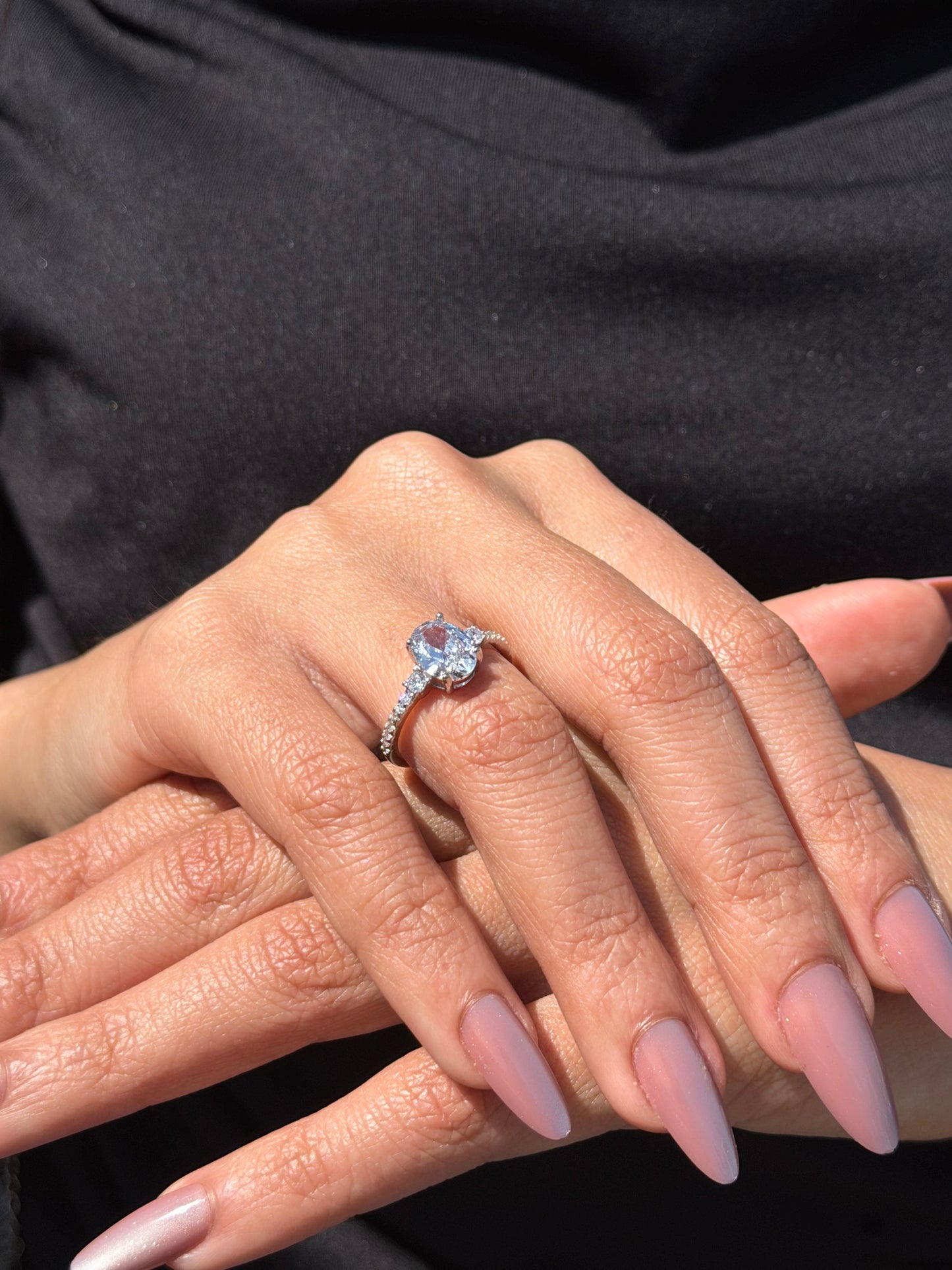 Oval-cut Ring -Clear Zirconia in Sterling Silver -925