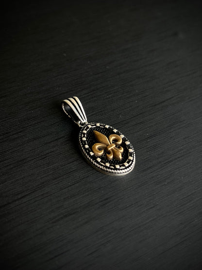 Fleur-de-lis Royal Pendant – S925 Silver-3cm