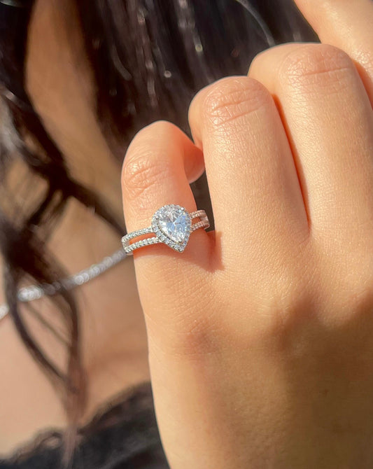 Teardrop Zirconia Ring in sterling silver 925