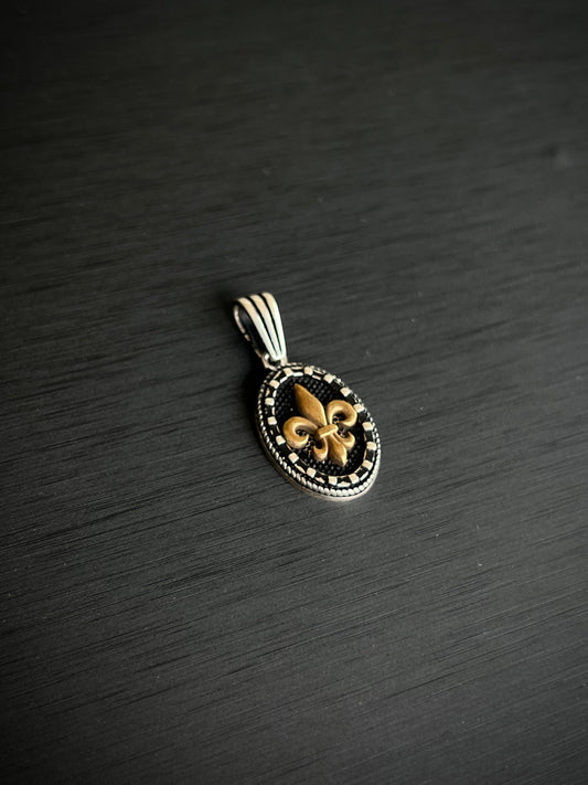 Fleur-de-lis Royal Pendant – S925 Silver-3cm