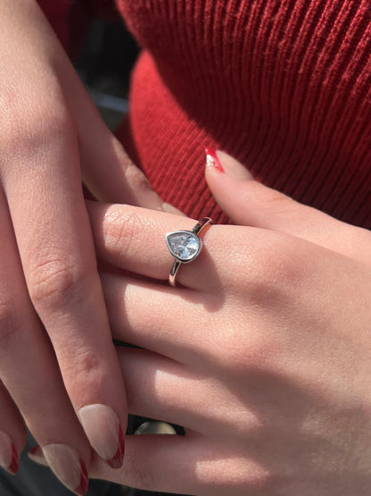 Zirconia teardrop in Sterling Silver -925