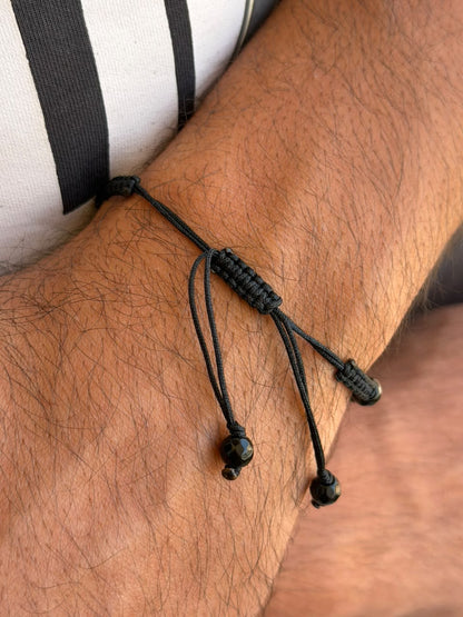 Shell+ Noir beads Adjustable Macramé Bracelet