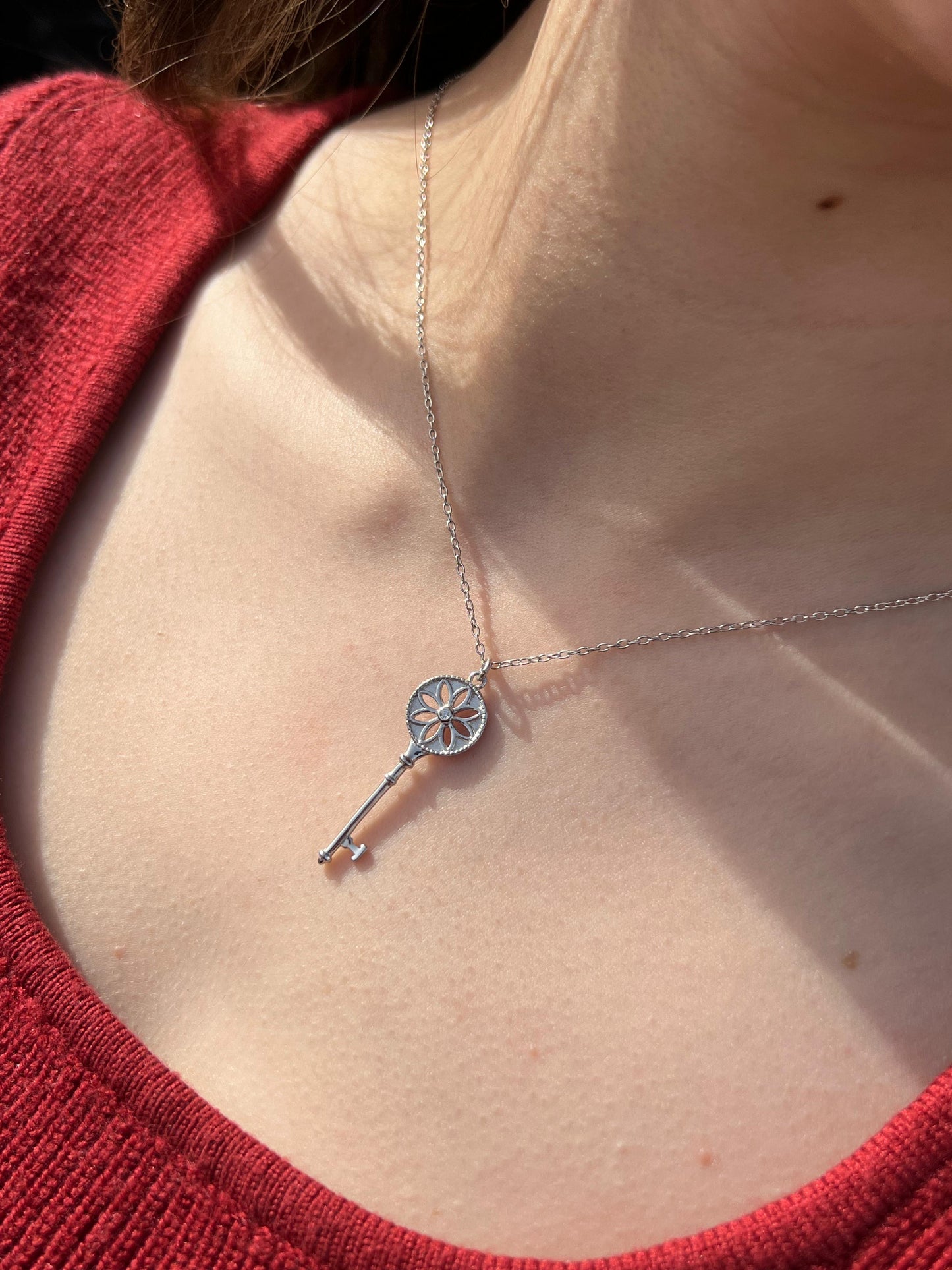 Daisy Key pendant Necklace in Sterling Silver 925s