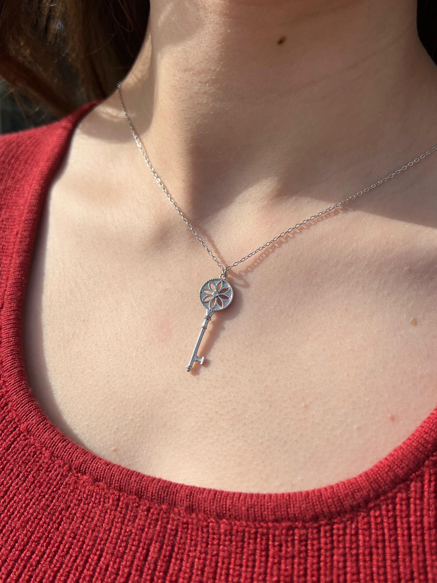 Daisy Key pendant Necklace in Sterling Silver 925s