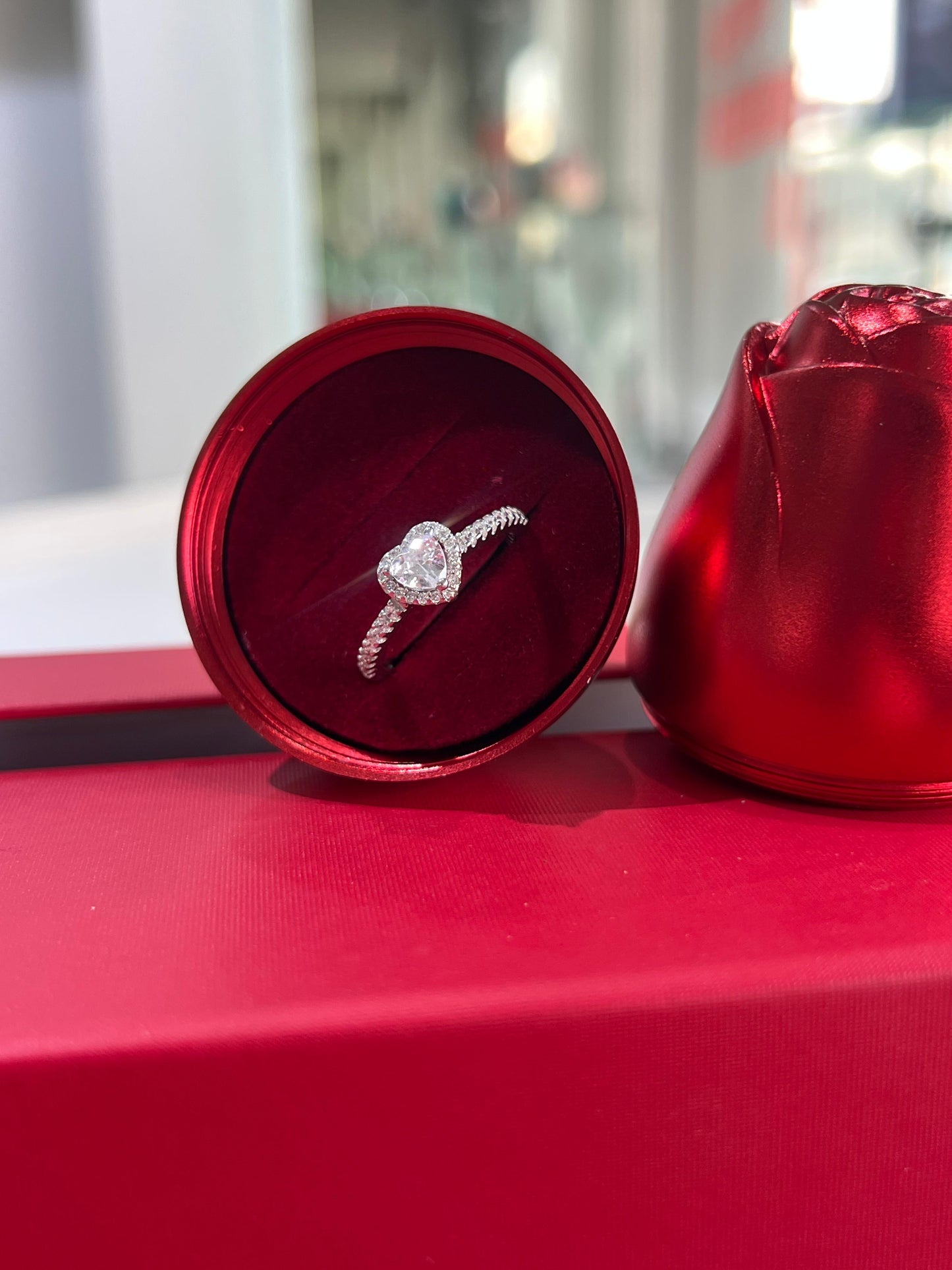 Fancy Metal Flower Valentine’s box🌹