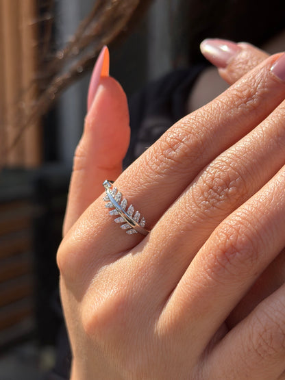 Dainty Leaf Ring in Sterling Silver -925