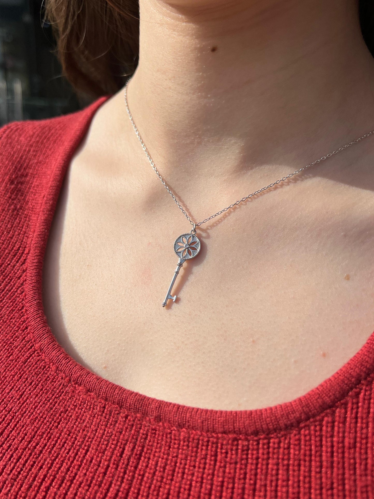 Daisy Key pendant Necklace in Sterling Silver 925s