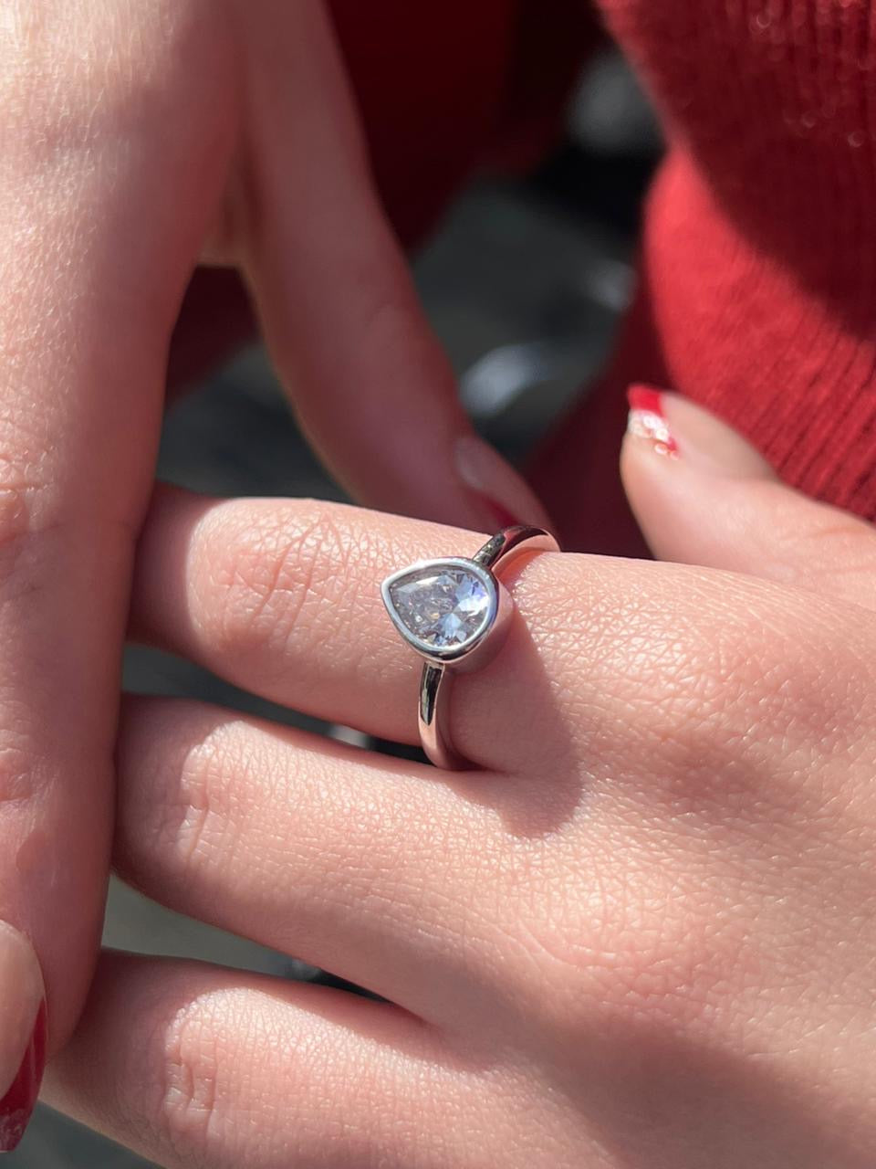 Zirconia teardrop in Sterling Silver -925