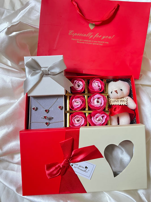 Teddy bear box with flowers 🌹 🧸