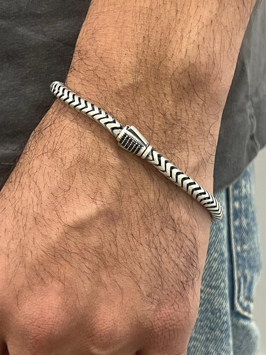 Sleek Spinal Bracelet for Men's Sterling Silver 925s-22cm